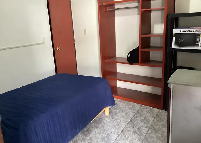 Privada Zona Satelite Homestay *