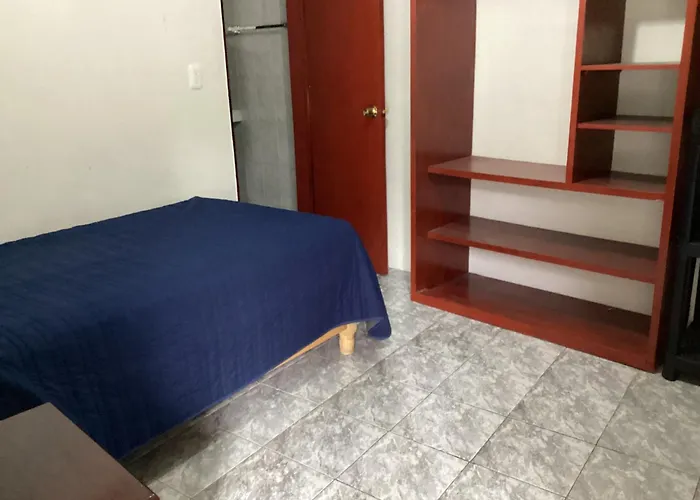 Privada Zona Satelite Homestay