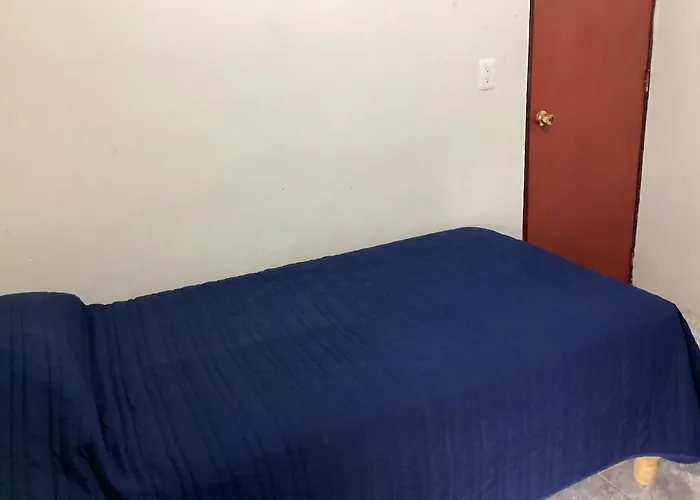 Privada Zona Satelite Homestay *