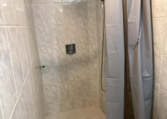 Privada Zona Satelite Homestay